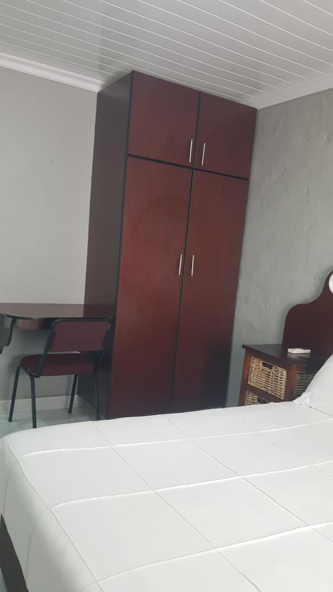 Rainbow Guest House And Tours Uitenhage Eksteriør billede