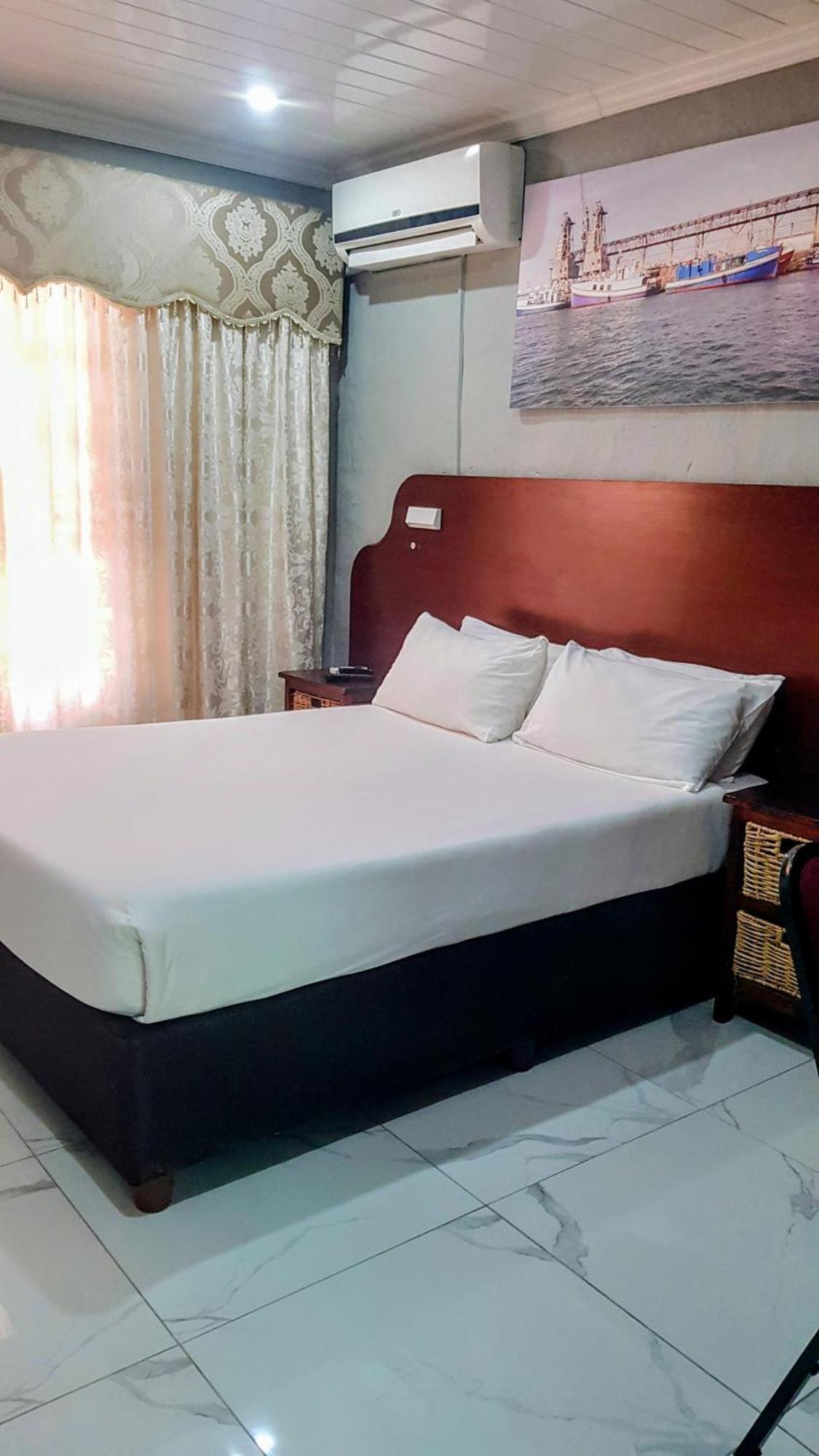 Rainbow Guest House And Tours Uitenhage Eksteriør billede