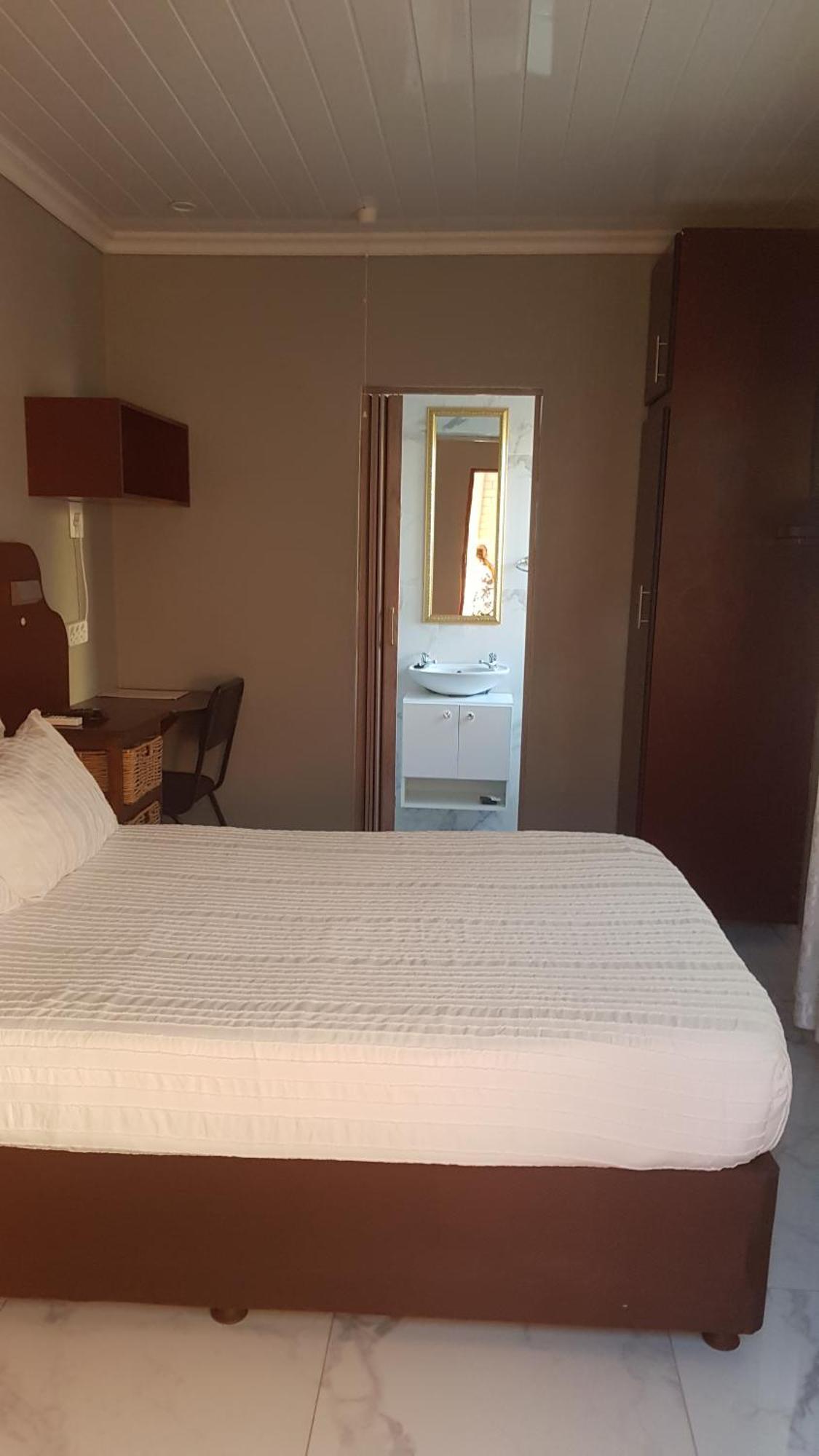 Rainbow Guest House And Tours Uitenhage Eksteriør billede